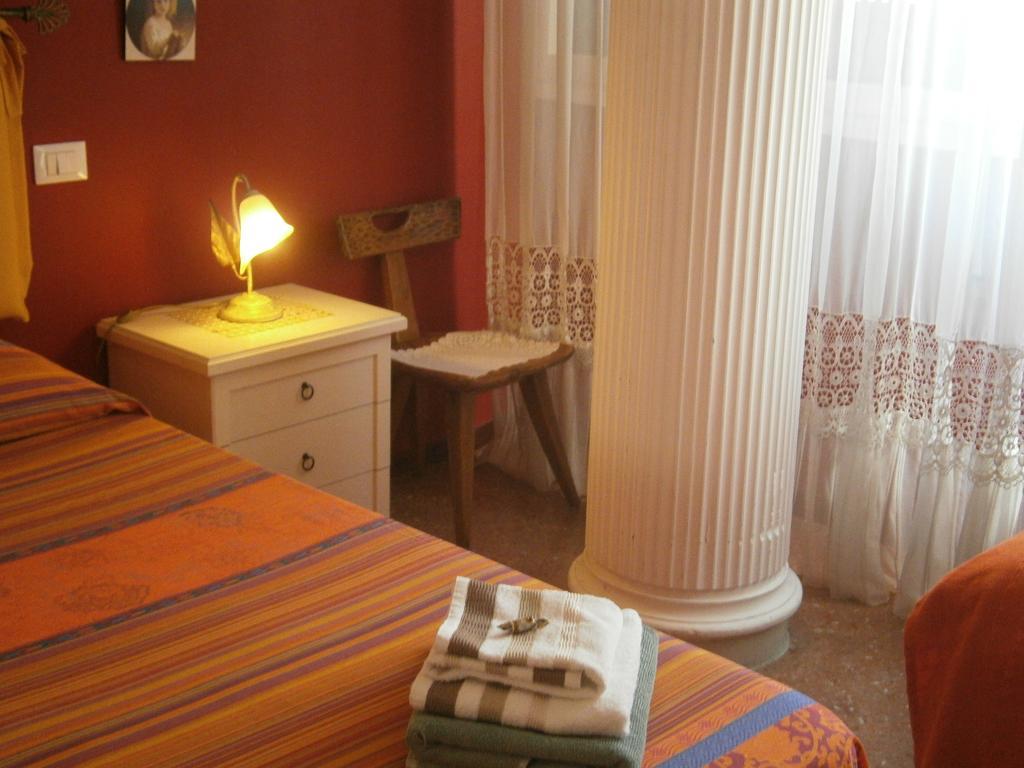 Passeggiate Romane B&B Bagian luar foto