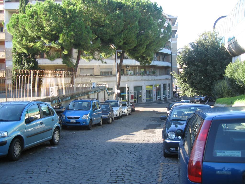 Passeggiate Romane B&B Bagian luar foto