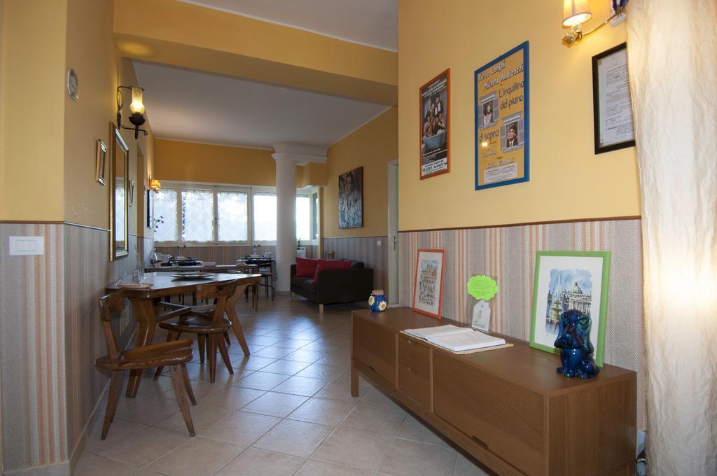 Passeggiate Romane B&B Bagian luar foto