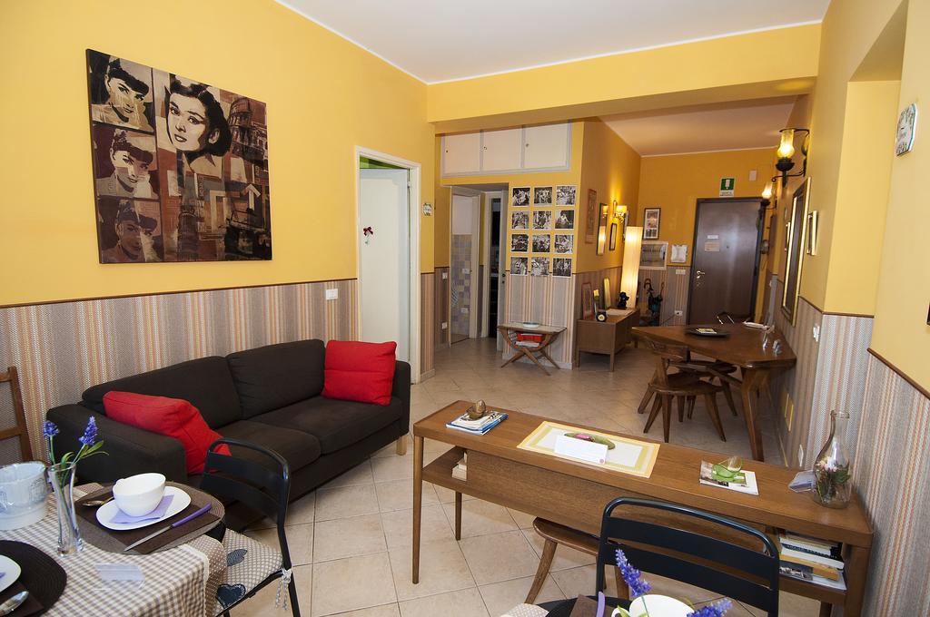 Passeggiate Romane B&B Bagian luar foto