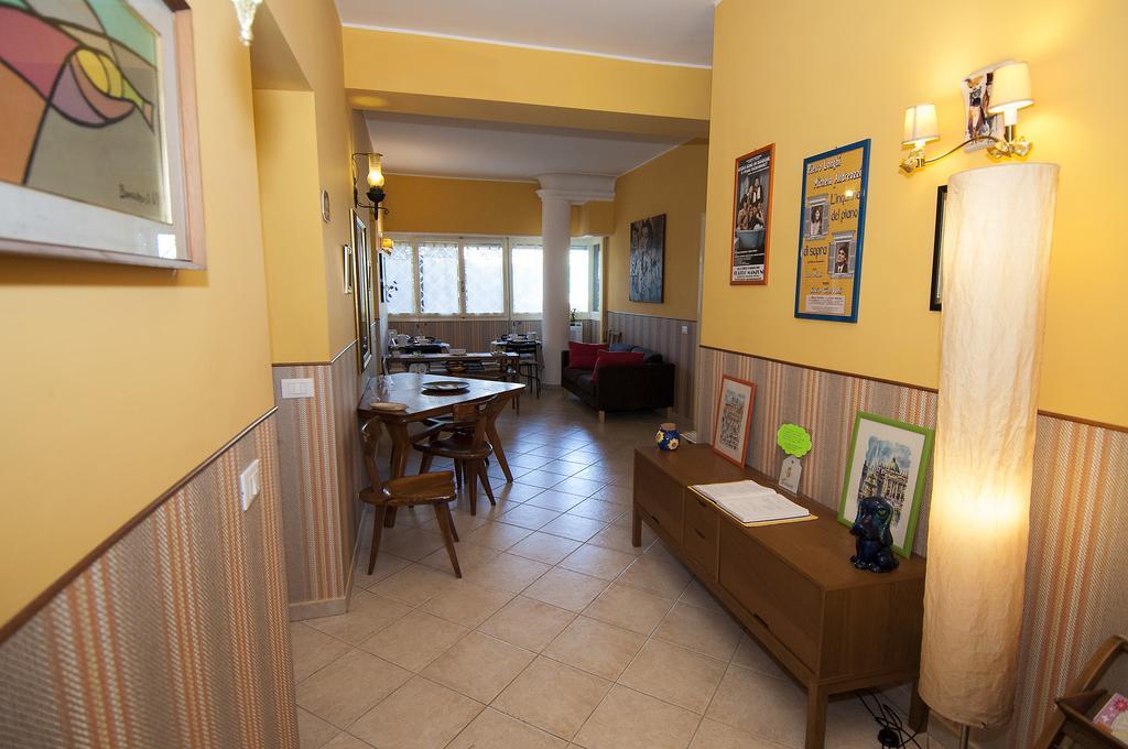 Passeggiate Romane B&B Bagian luar foto