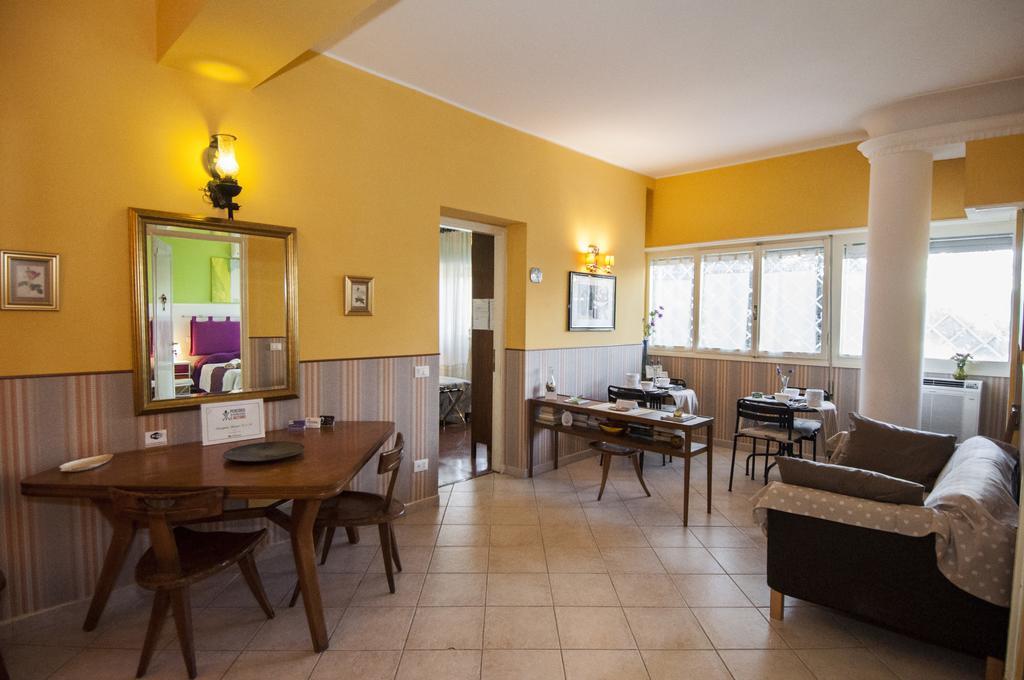 Passeggiate Romane B&B Bagian luar foto