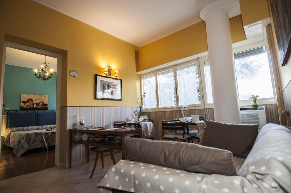 Passeggiate Romane B&B Bagian luar foto