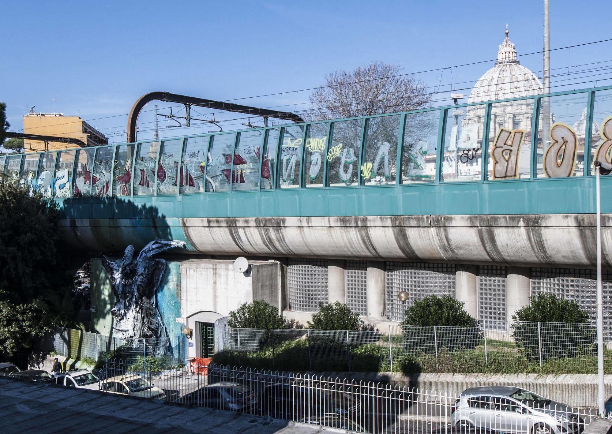 Passeggiate Romane B&B Bagian luar foto