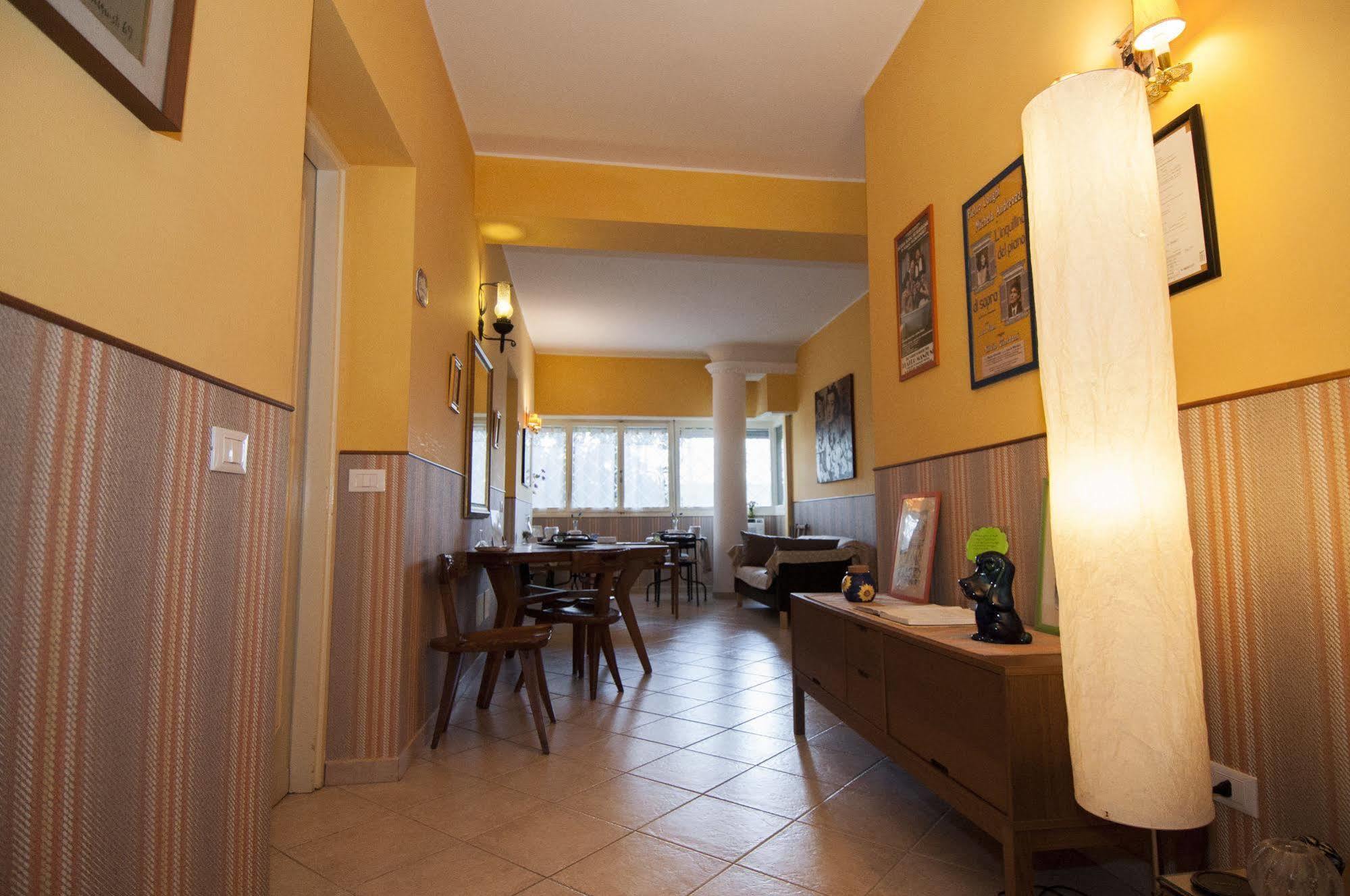 Passeggiate Romane B&B Bagian luar foto