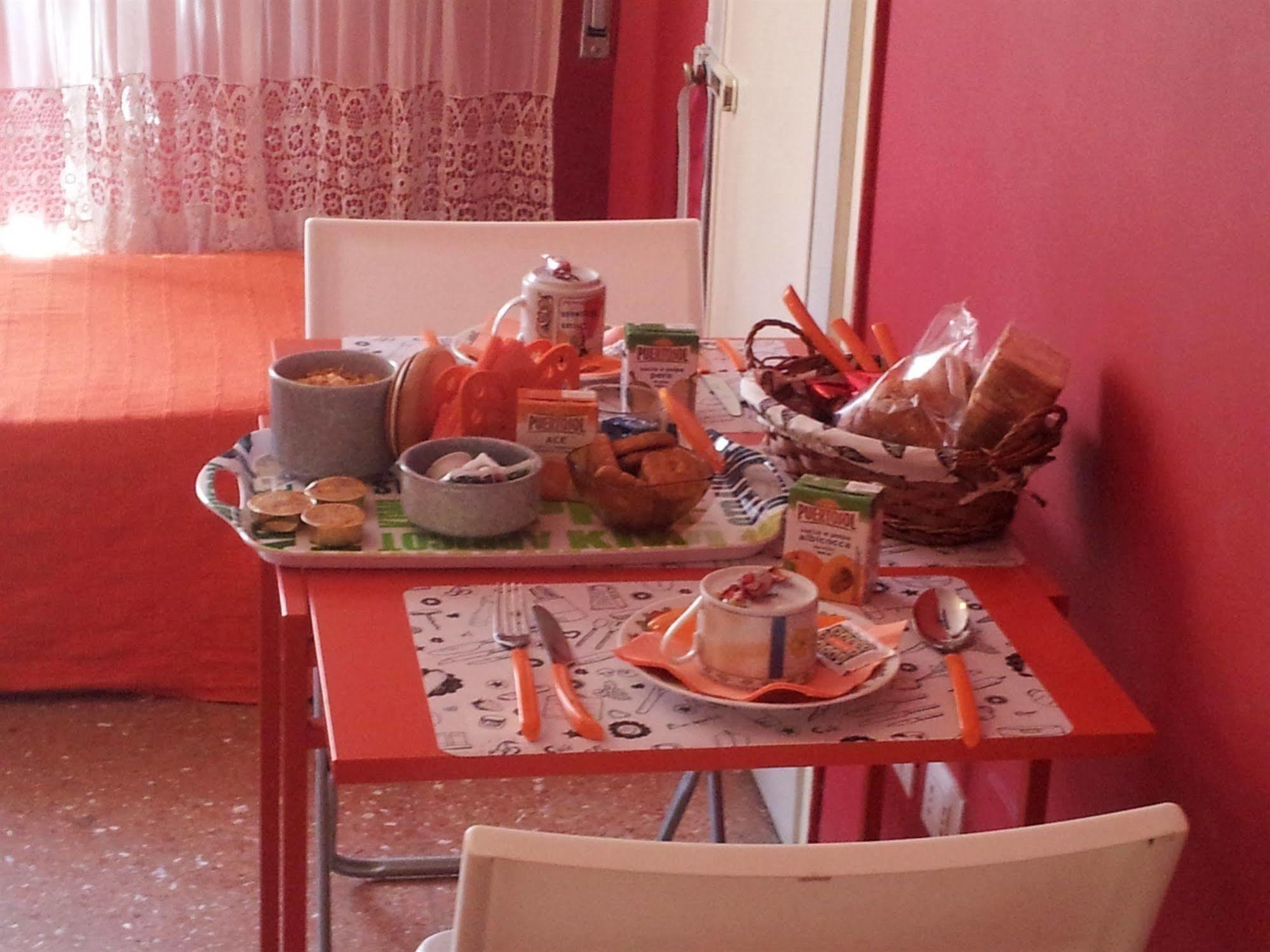 Passeggiate Romane B&B Bagian luar foto