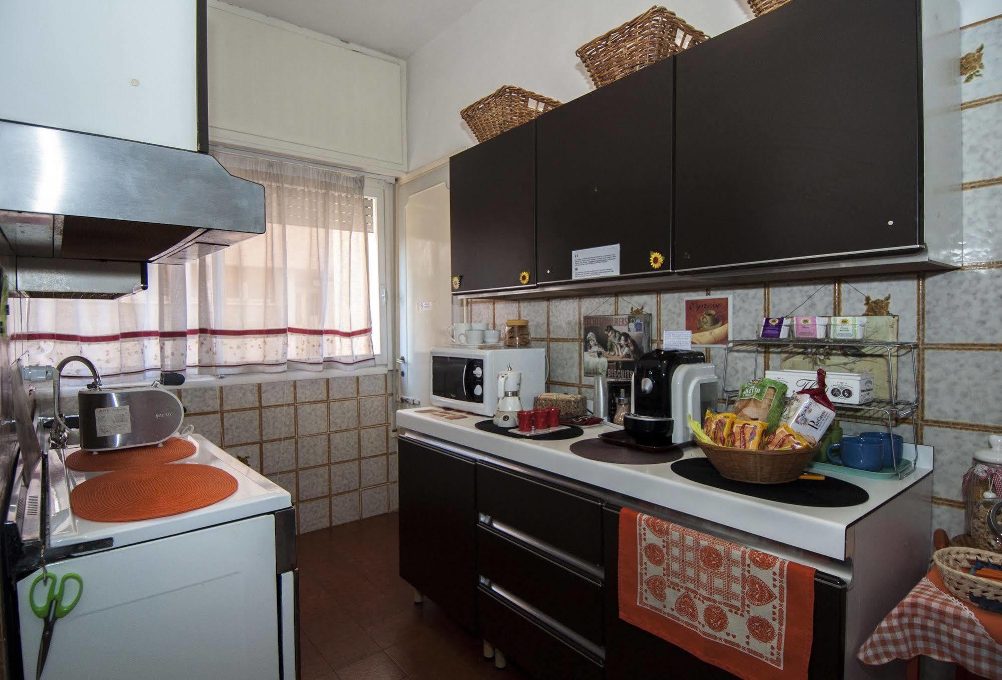 Passeggiate Romane B&B Bagian luar foto