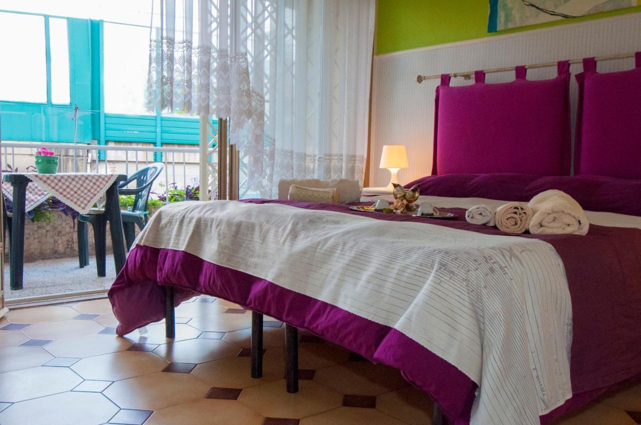 Passeggiate Romane B&B Bagian luar foto